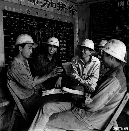 010-32807钻井队成本分析会.jpg