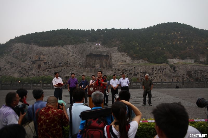 河南洛陽龍門石窟“千人拍龍門”攝影大賽啟動儀式昨日隆重舉行