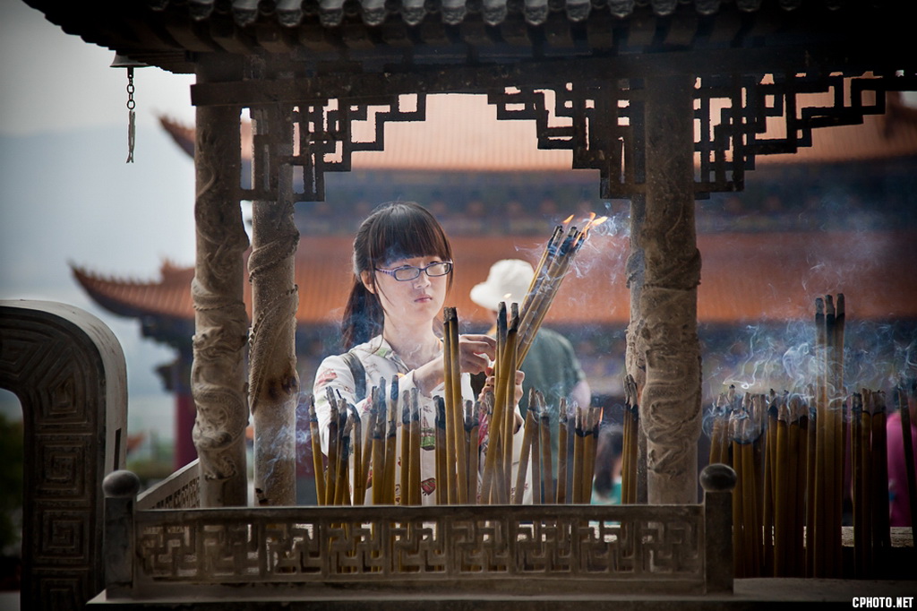 佛缘—祈福的女孩.jpg
