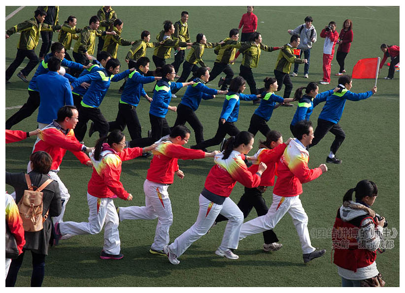 中国梦影赛5图-3《团结拼搏的师生》支箭--拍摄于成都.jpg
