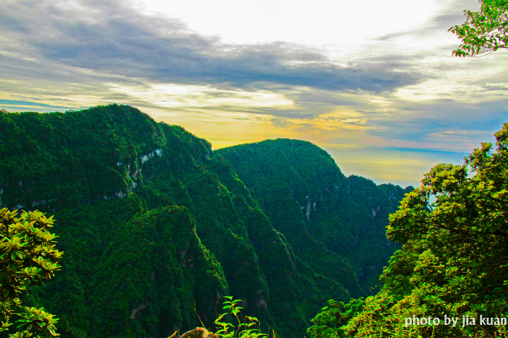 峩眉山风光_(6_-_8).jpg