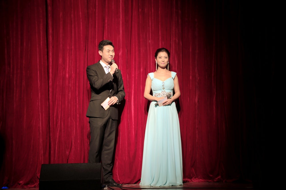 主持.jpg