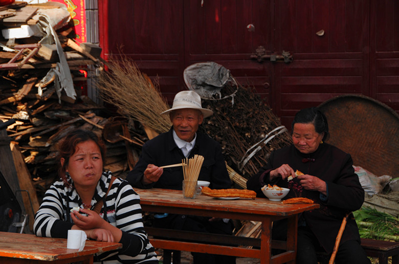 街头早餐。商城县人口计生委。李文勇  摄影.jpg