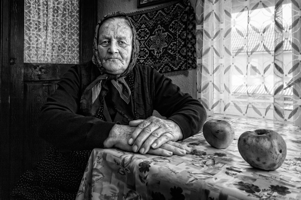 Portrait with apples.jpg