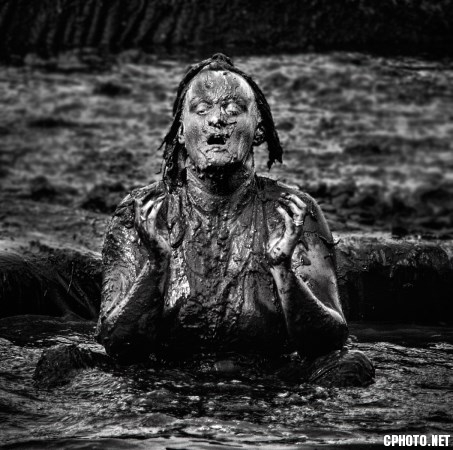 FIAP BRONZE MEDAL-MUD BATH-Pauline WATLING-England.jpg