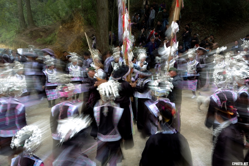 《神秘的苗族二月二招龙祭桥节》 钟传坤摄 (22).jpg