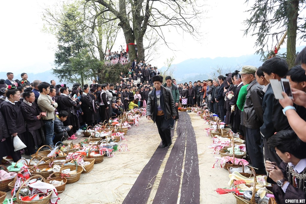 《神秘的苗族二月二招龙祭桥节》 钟传坤摄 (26).jpg
