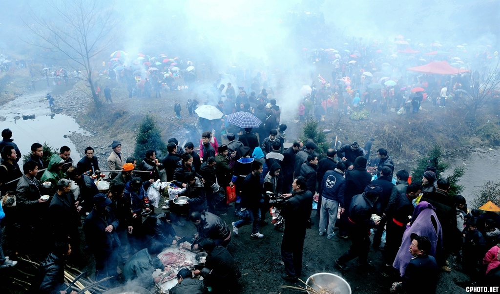 《神秘的苗族二月二招龙祭桥节》 钟传坤摄 (3).jpg