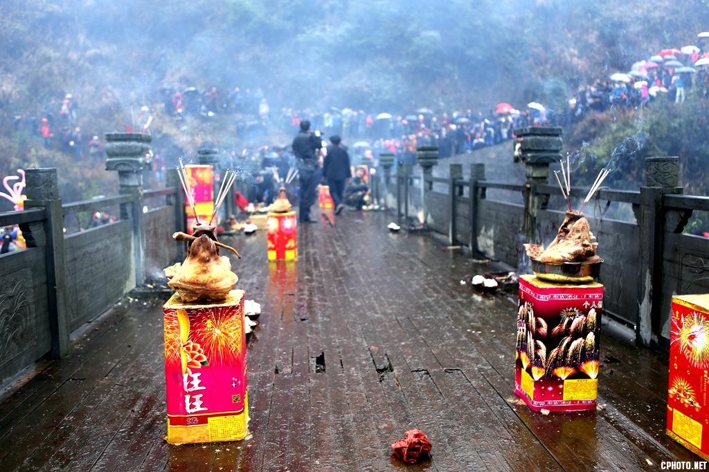 《神秘的苗族二月二招龙祭桥节》 钟传坤摄 (4).jpg