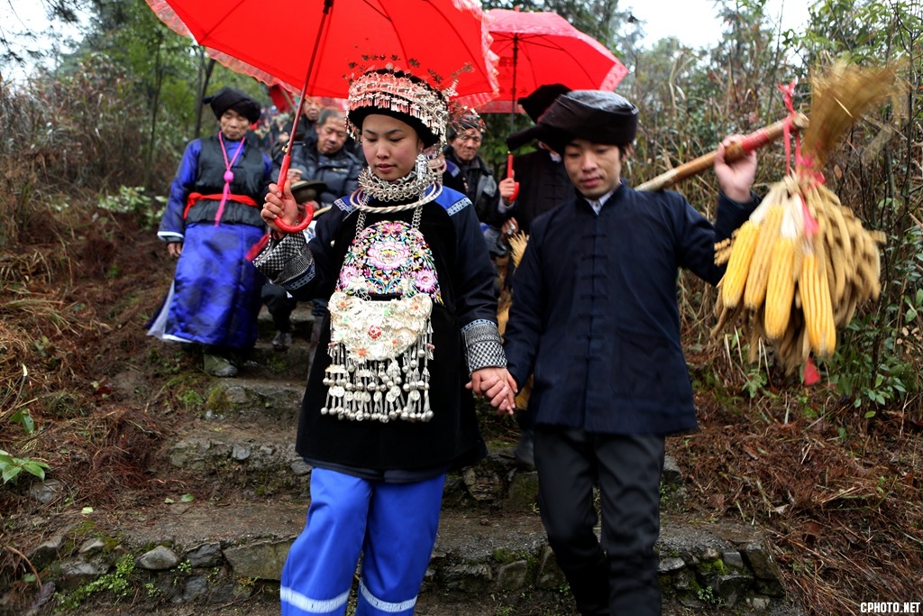 《神秘的苗族二月二招龙祭桥节》 钟传坤摄 (6).jpg