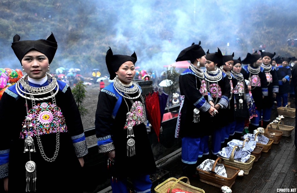 《神秘的苗族二月二招龙祭桥节》 钟传坤摄 (7).jpg