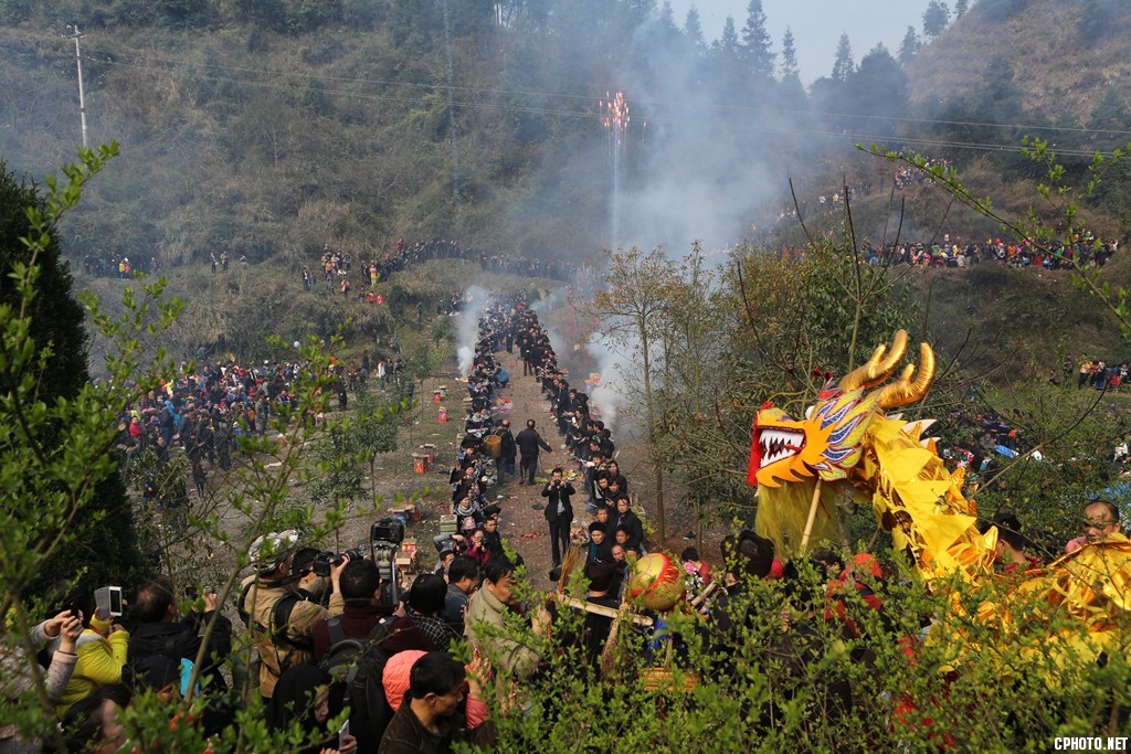 《神秘的苗族二月二招龙祭桥节》 钟传坤摄 (12).jpg
