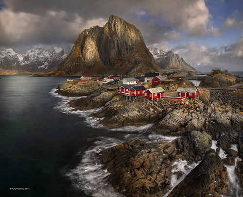 Yury Pustovoy-Fishing Village-Colour-FIAP Gold.jpg