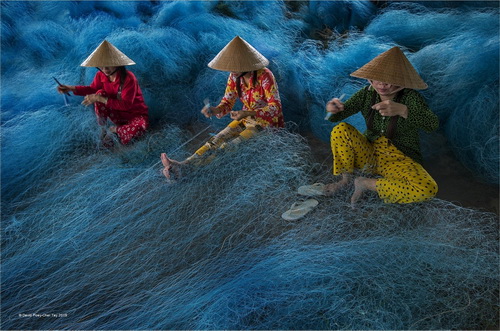 David PoeyCher Tay-** Nets-Travel-RPS Gold.jpg
