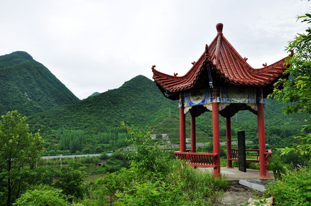 马鞍桥抗日战争胜利纪念亭 2015.6.6 西峡重阳镇马鞍桥 庞可全 15637736269.JPG