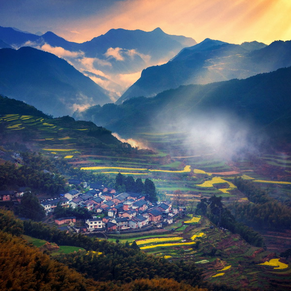 《夕阳下的南尖岩》-林芳.jpg