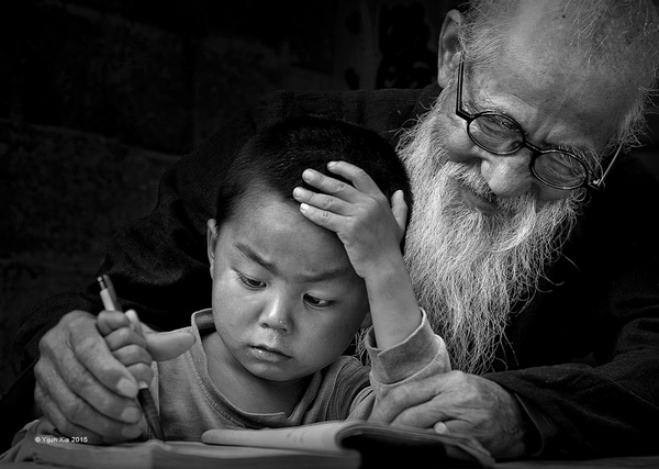SIEP 铜牌 《Grandpa and Grandson》 Yijun Xia 中国.jpg