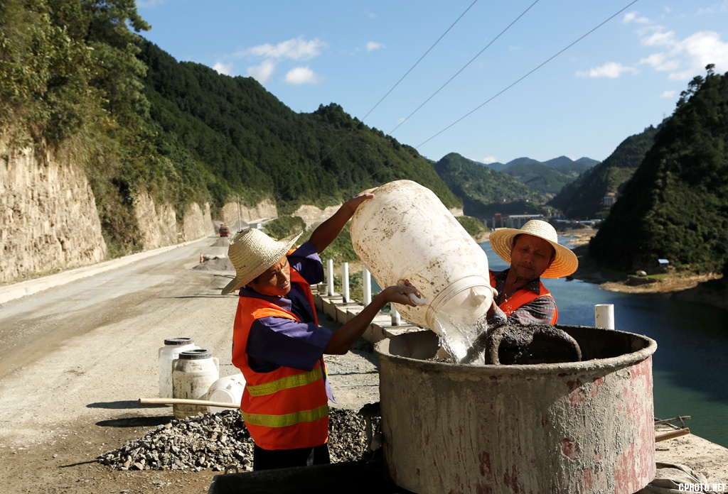 剑河至柳川公路建设（南脚大桥）钟传坤摄 (10).JPG