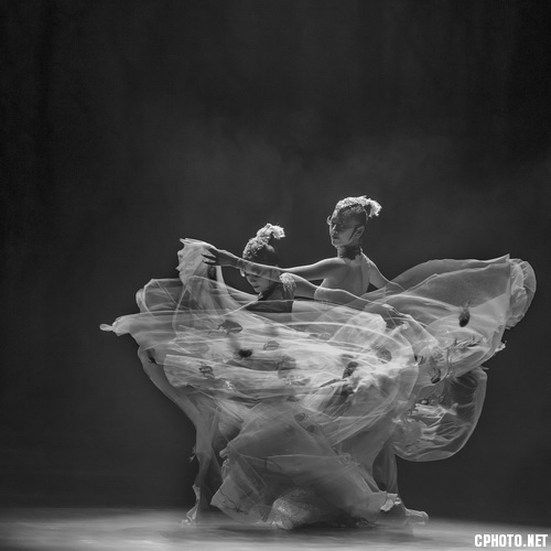 《Butterfly dance 2》 摄影：吴锦荣_调整大小.jpg