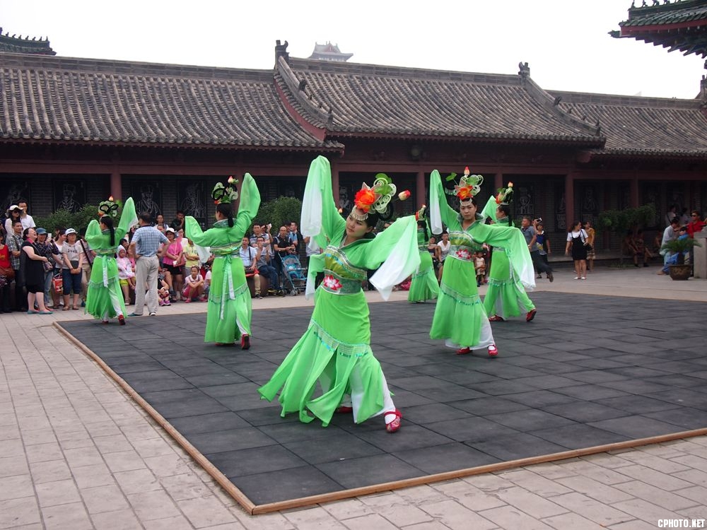 为顾客表演.jpg
