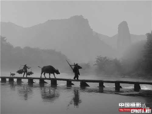 雾笼美景 佘佳虎.jpg