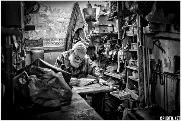 FCF GOLD MEDAL - THE WORK AND THE PROFESSIONS-Artesano marroquí.jpg