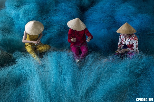 Women net mending-FIAP GOLD MEDAL.jpg
