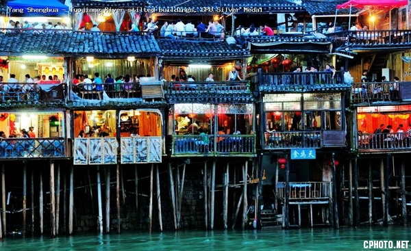 杨胜华旅游组情系吊脚楼.jpg