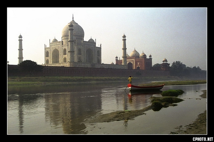 TAJMAHAL AGRA,INDIA_调整大小.jpg