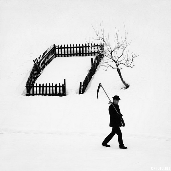 man with scythe_调整大小.jpg