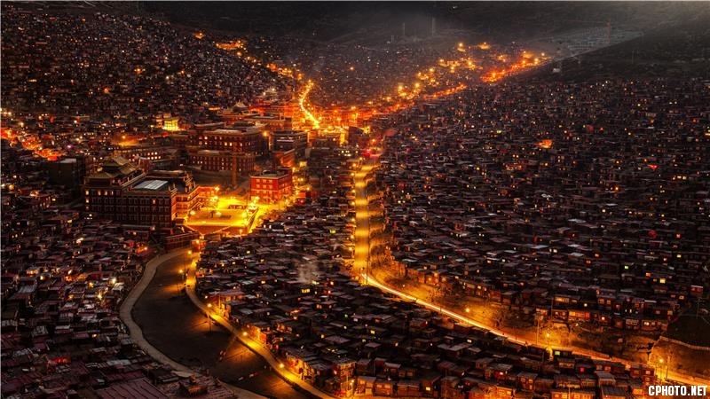 The dim light of night in Seda.jpg