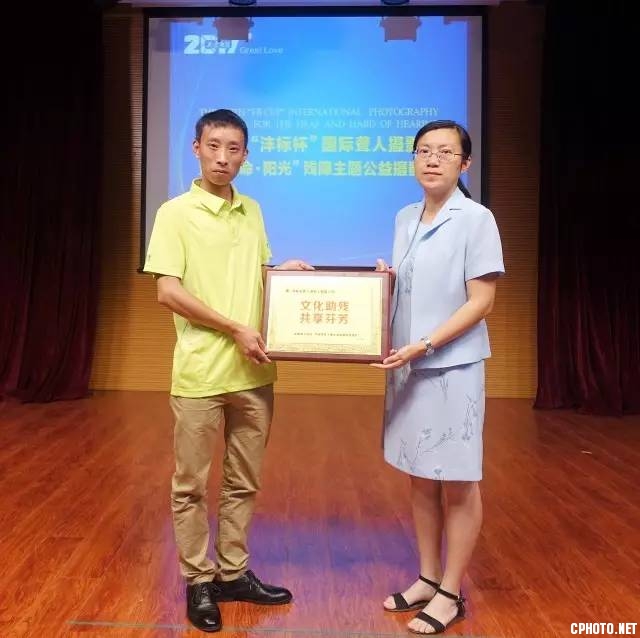 第五屆“灃標(biāo)杯”國際聾人攝影展暨“生命.陽光”殘障主題公益攝影展在北京隆重舉行