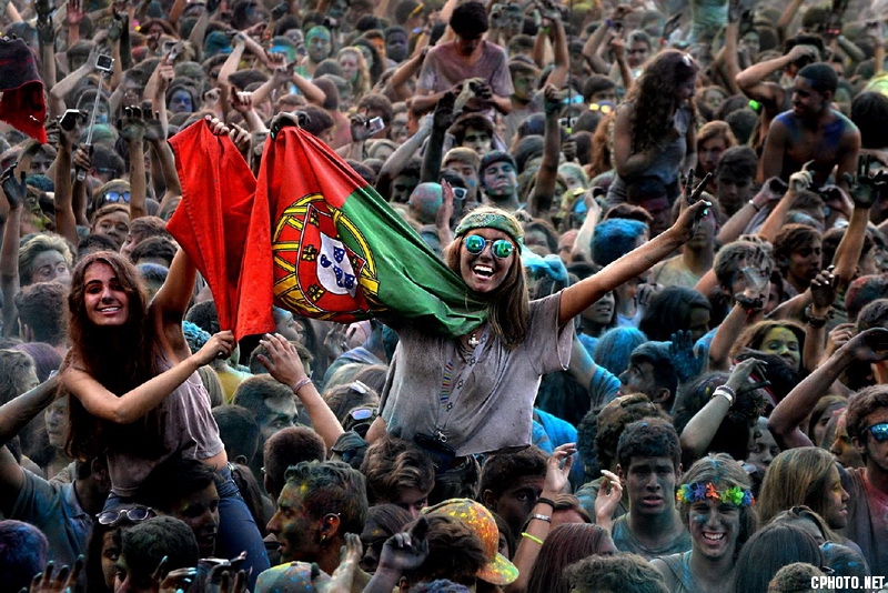 portuguese women_调整大小.jpg