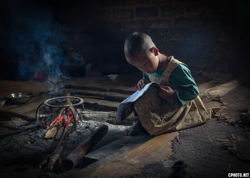 the young reader_调整大小.jpg