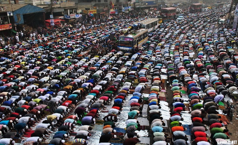 prayer on road_调整大小.jpg