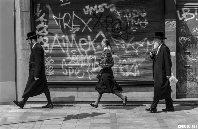 Jewish walkers.jpg
