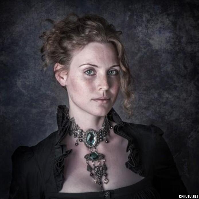 dame au collier.jpg