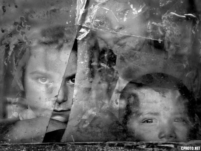 faces in window_调整大小.jpg