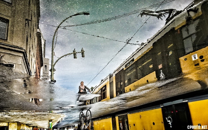 in the street_调整大小.jpg