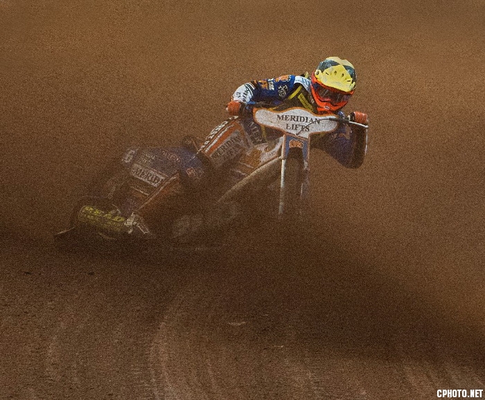 rider in the sand_调整大小.jpg