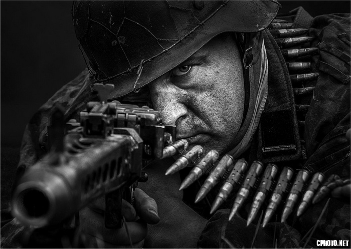 in the line of fire_调整大小.jpg