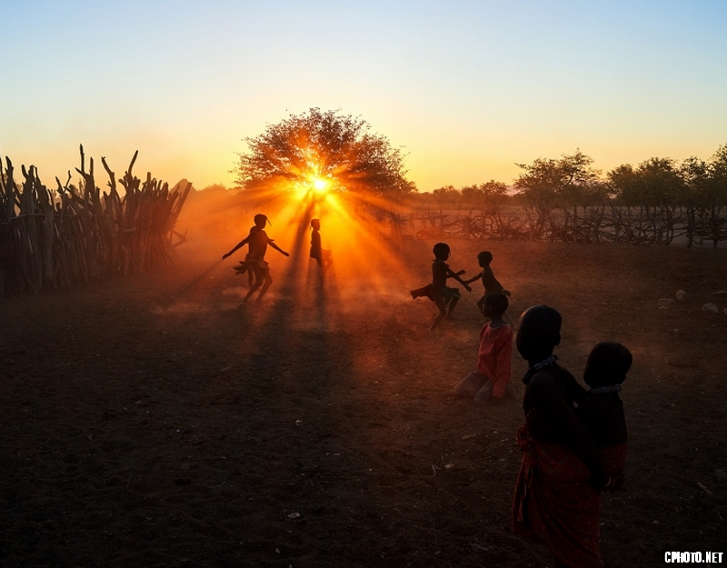 Happy children in sunshine- VICTORY P.W. Honorable mention_调整大小.png