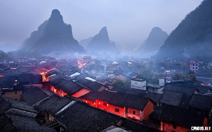 beginning of the night_调整大小.jpg