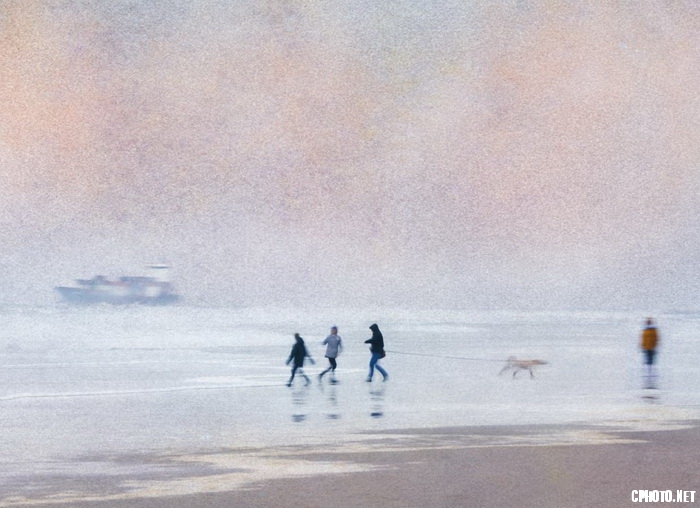 figures on the beach 9179.jpg