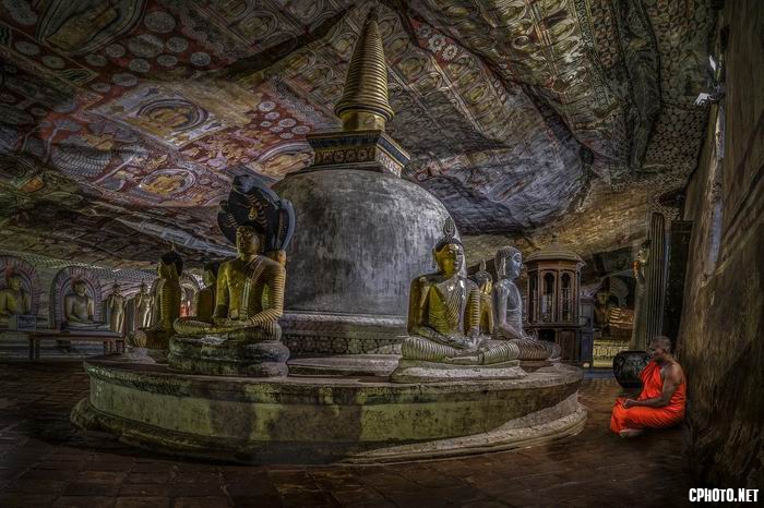 调整大小 devoted monk at cave temple.jpg