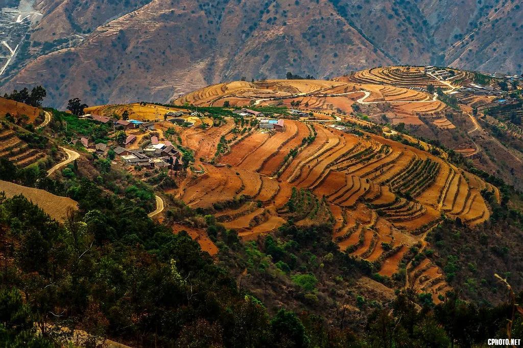 让我们再次回头，看看这片红土地，这个让人流连忘返的回头山村。