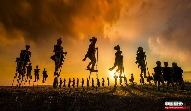 children dancing gongs.png