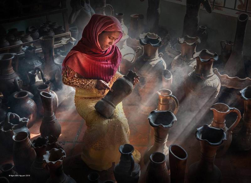 Nguyen Ngoc Binh_Pottery Worker_Bekkalokket Photoclub Silver medal.jpg