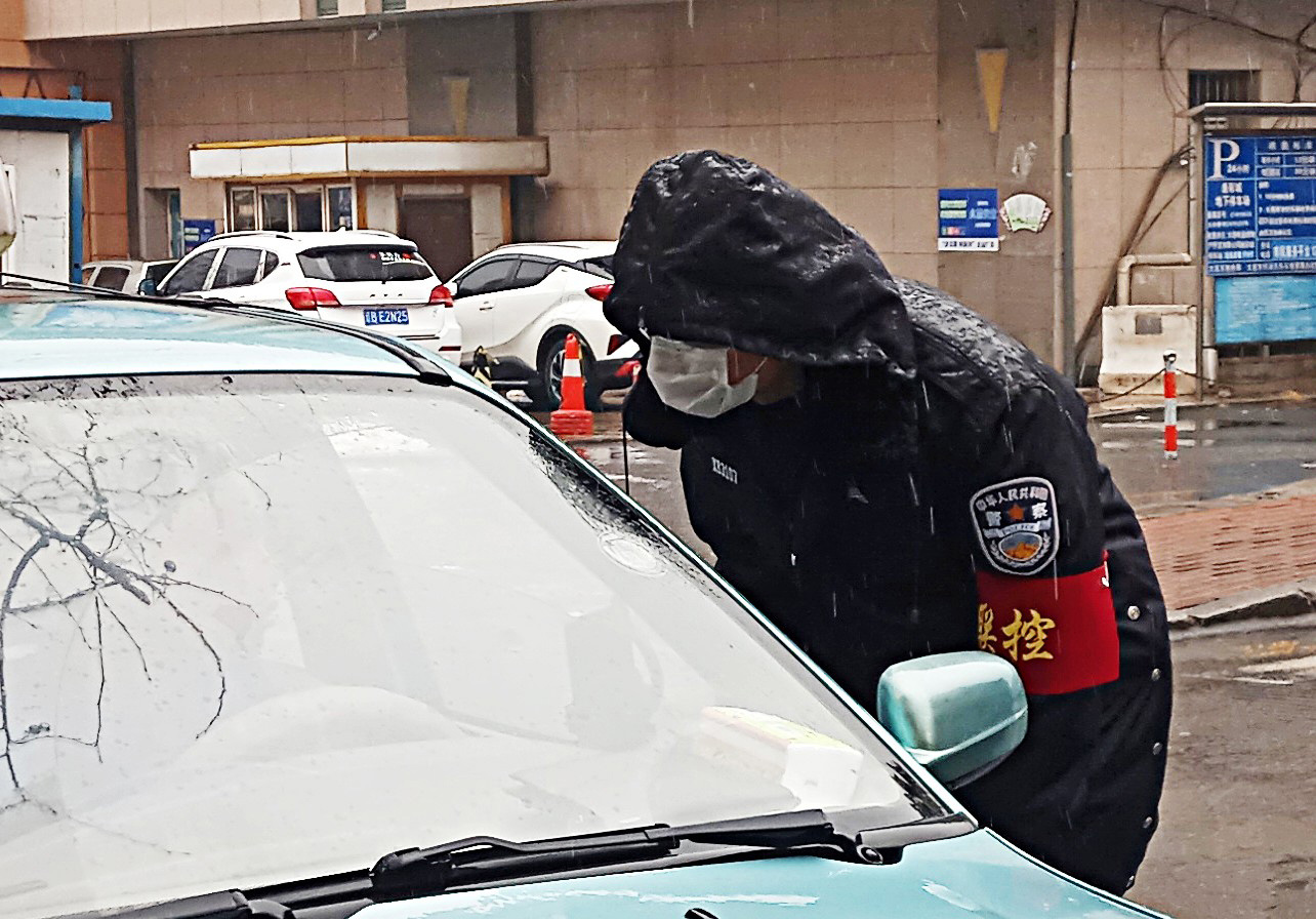 风雨坚守.jpg