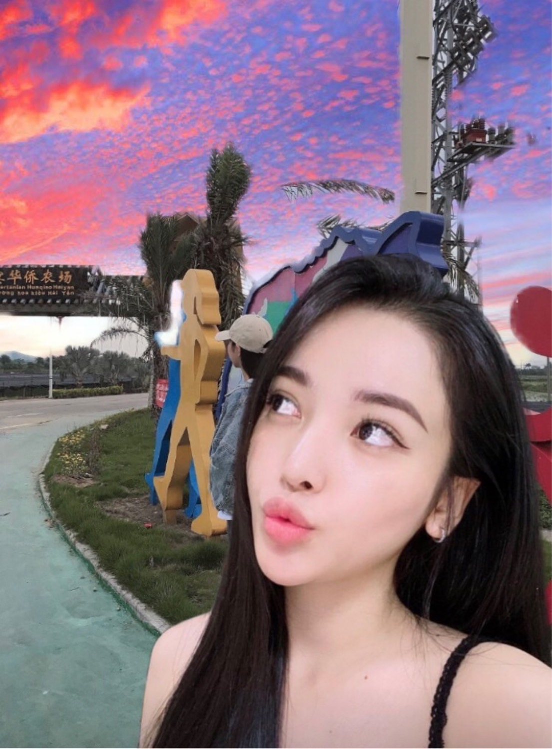 海宴华侨农场门坊下的美女